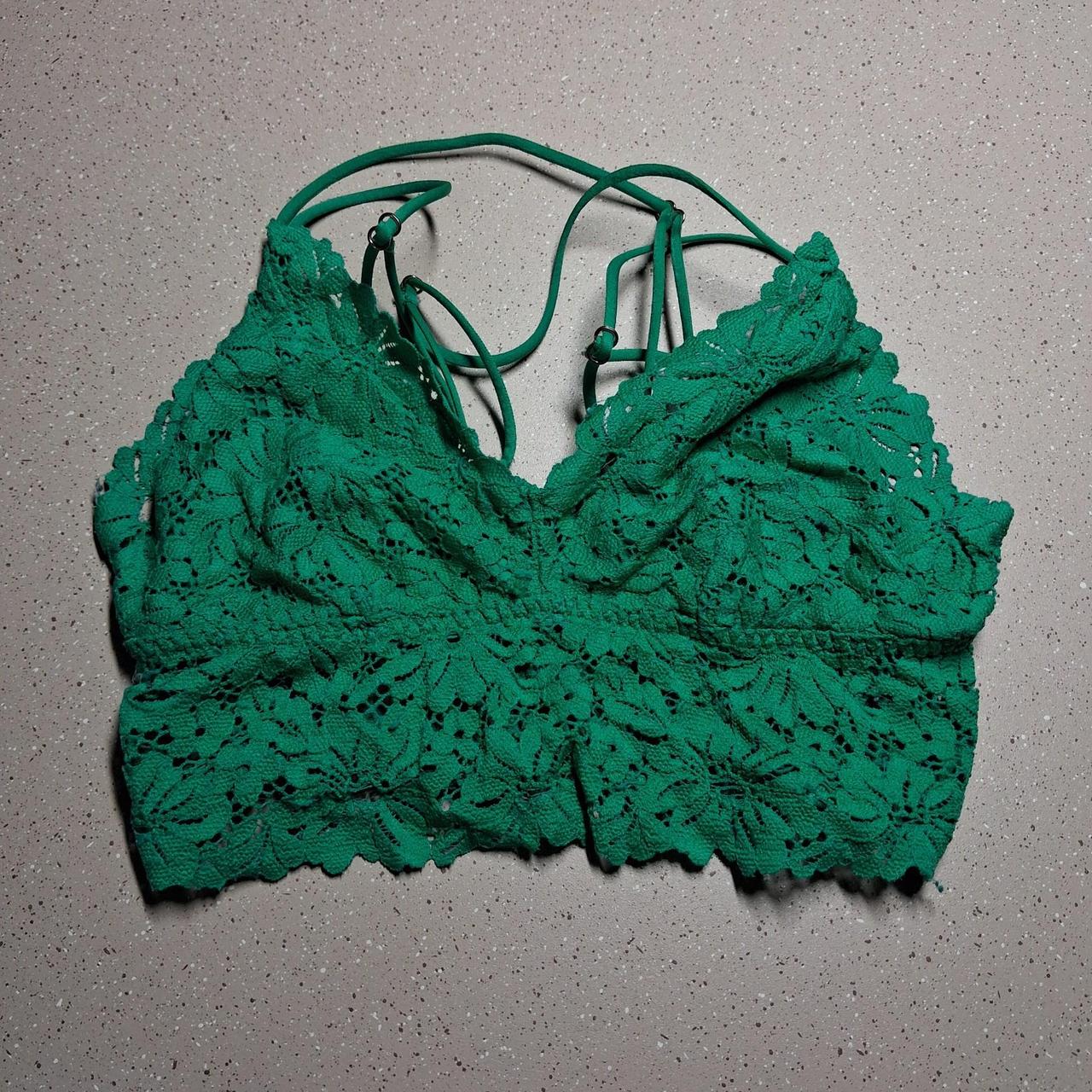 Green lace crop top with floral design #lace #floral