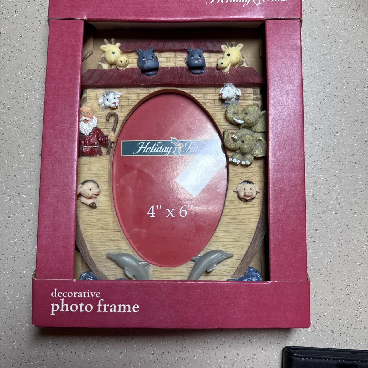 4x6 Christmas photo frame with 3D figurines of...