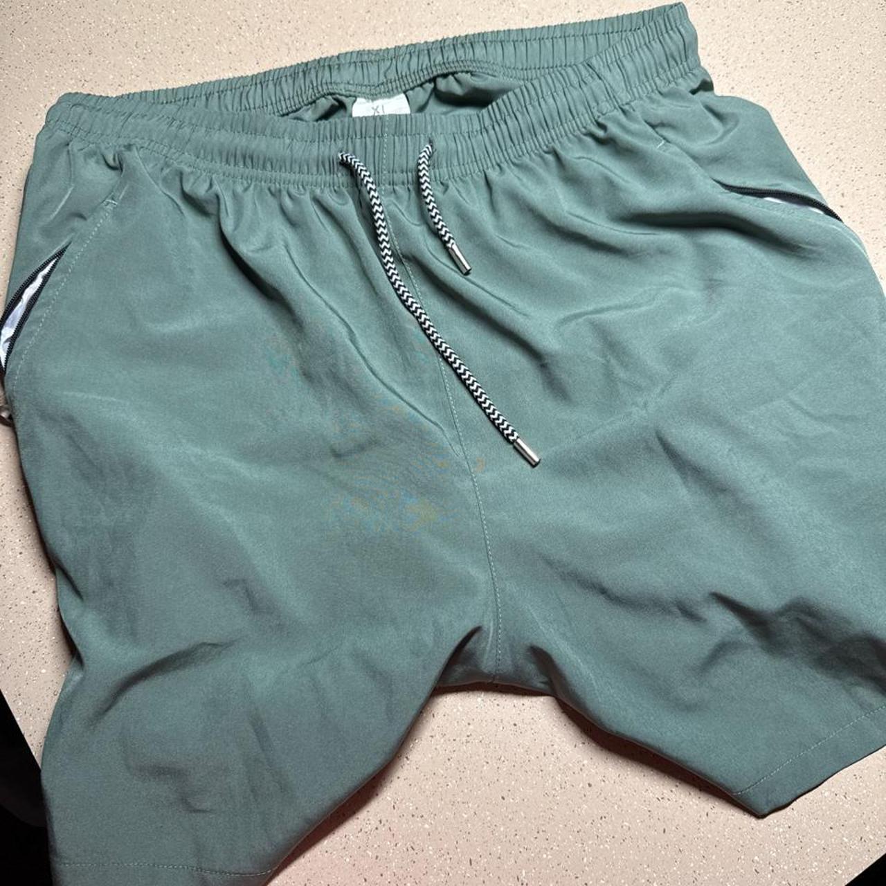Green shorts with zipper pockets #athletic #activewear
