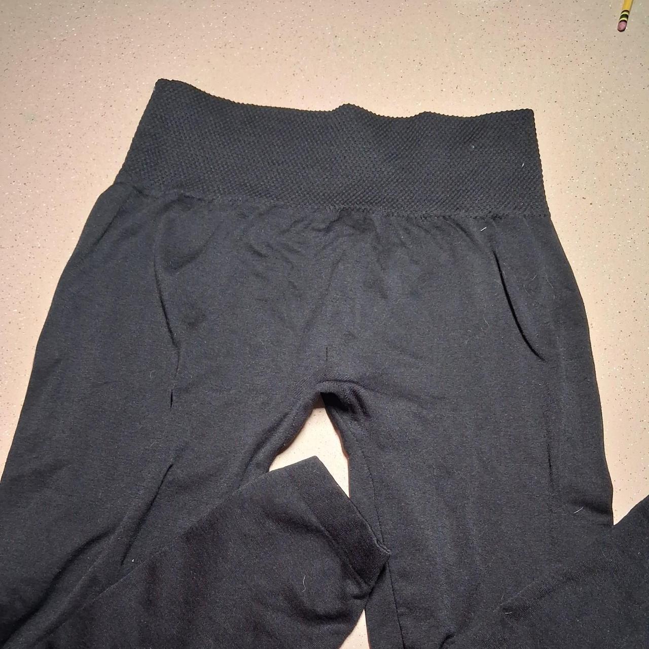 Black fold over leggings with pockets #activewear #yoga