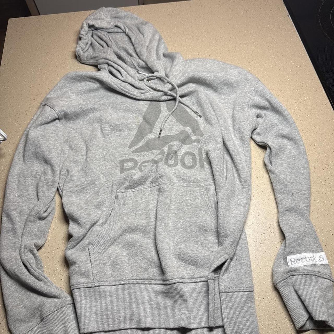 Gray Reebok hoodie with logo #athletic #sporty