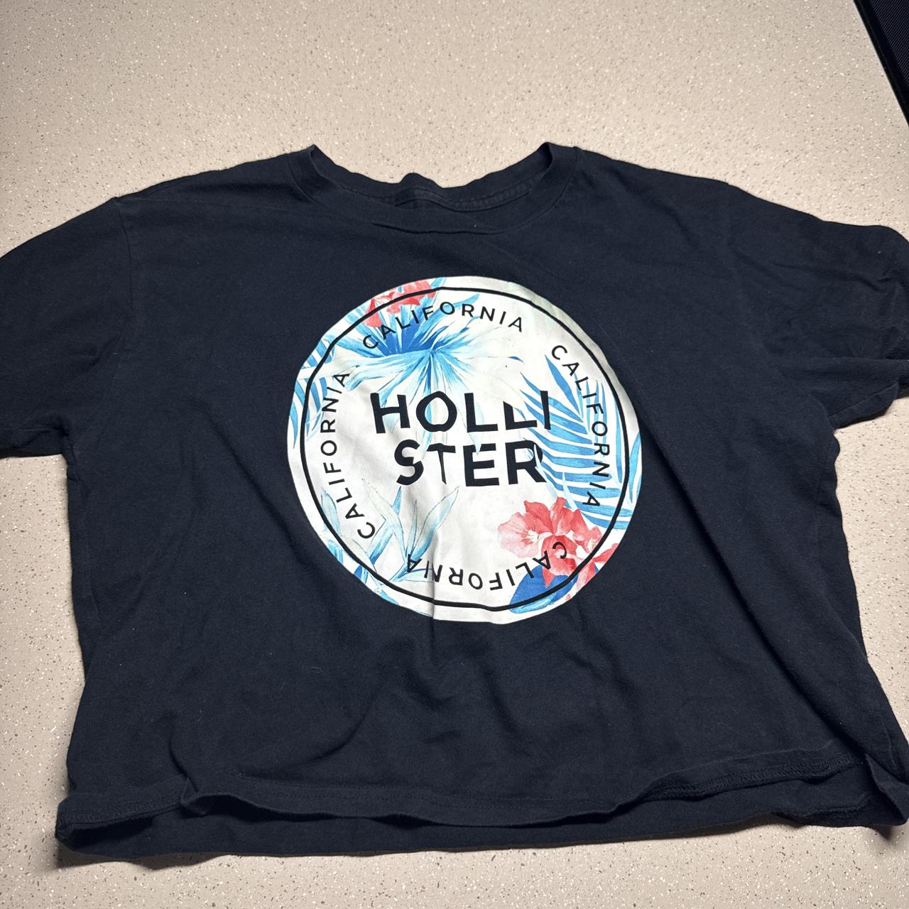 Hollister Co. black cropped tee with circular...