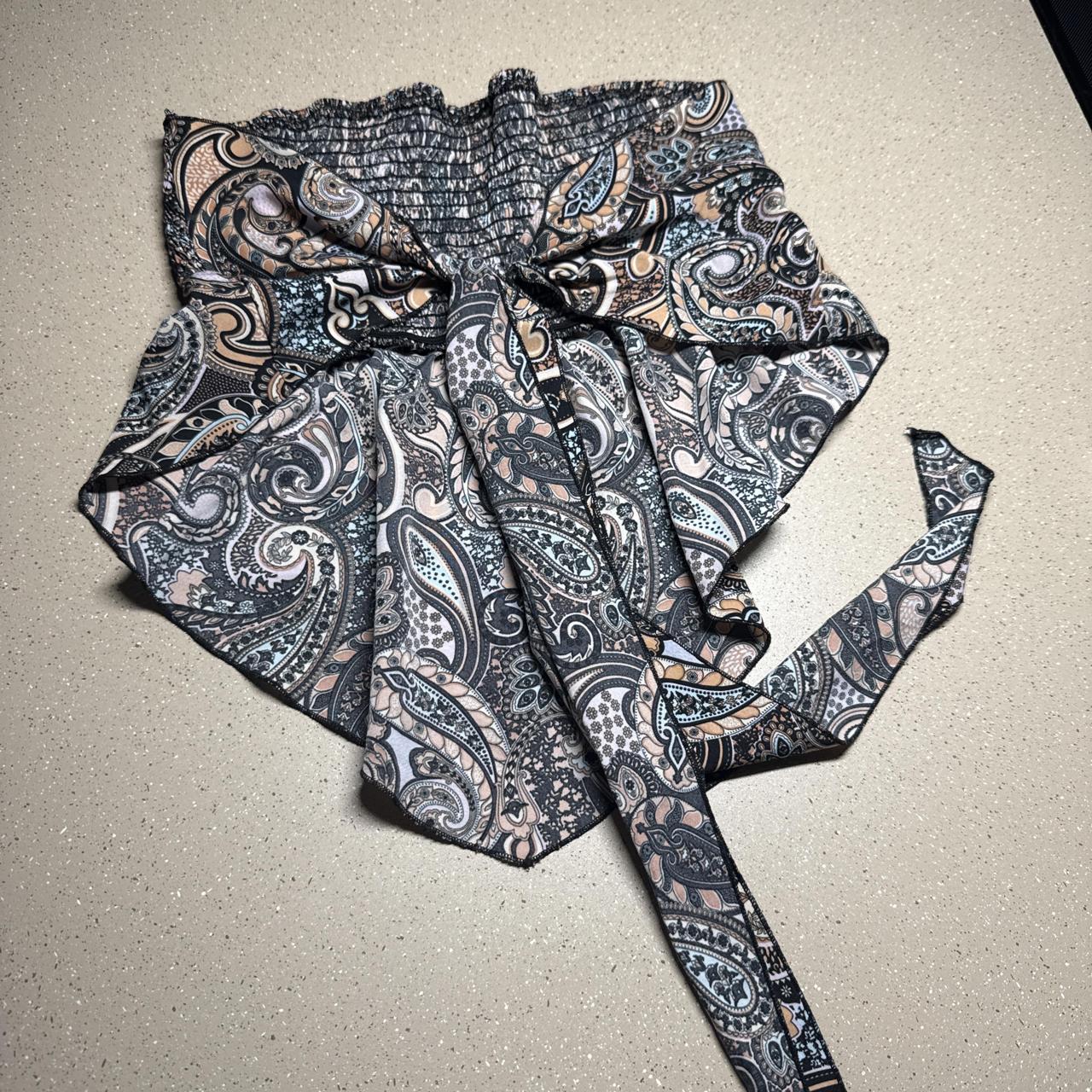 Emery Rose black, beige and gray paisley print...